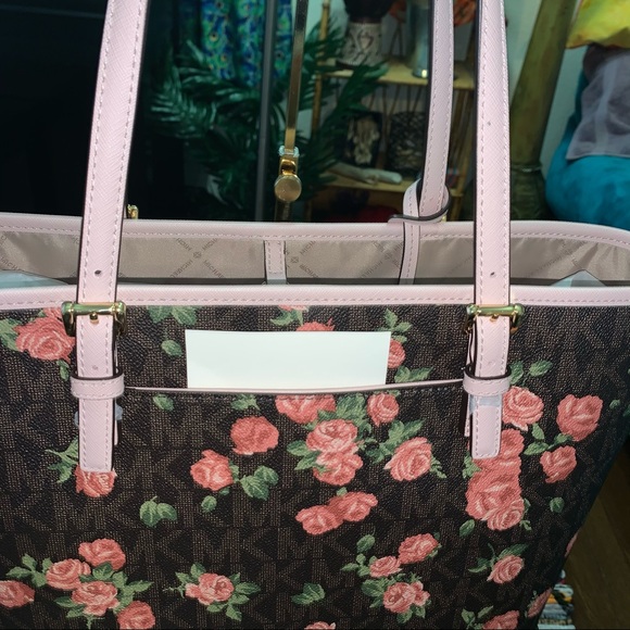 Not Avail. MK Carry All MD Multi Floral Tote - Picture 4 of 15
